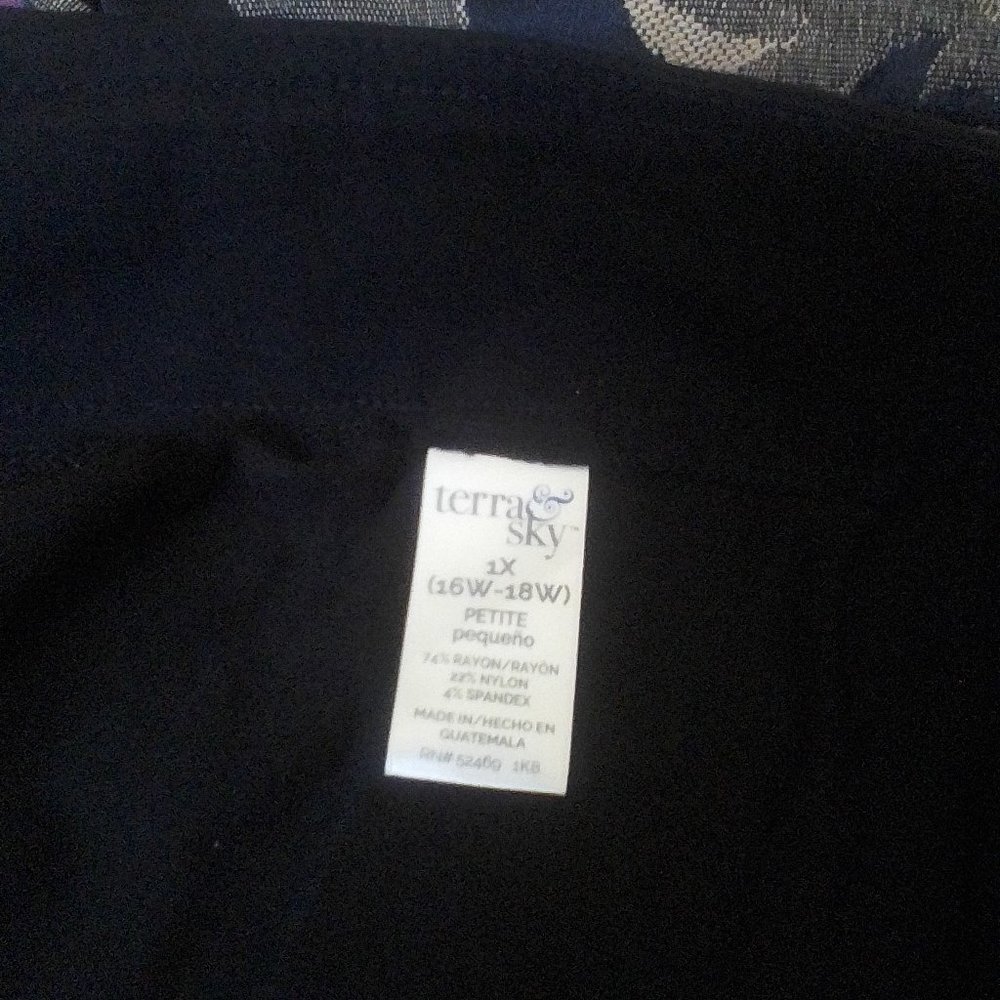 Black crop pants